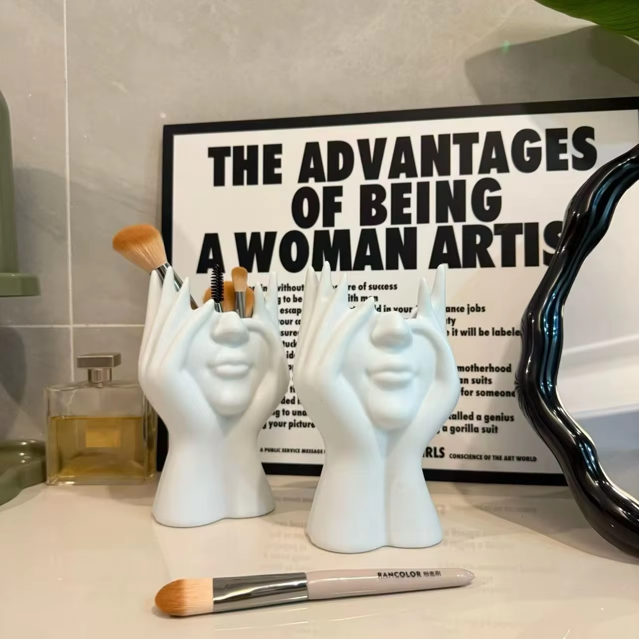 Face-Shaped Decorative Vase - Creative Modern Plastic Vase for Living Room Decor
