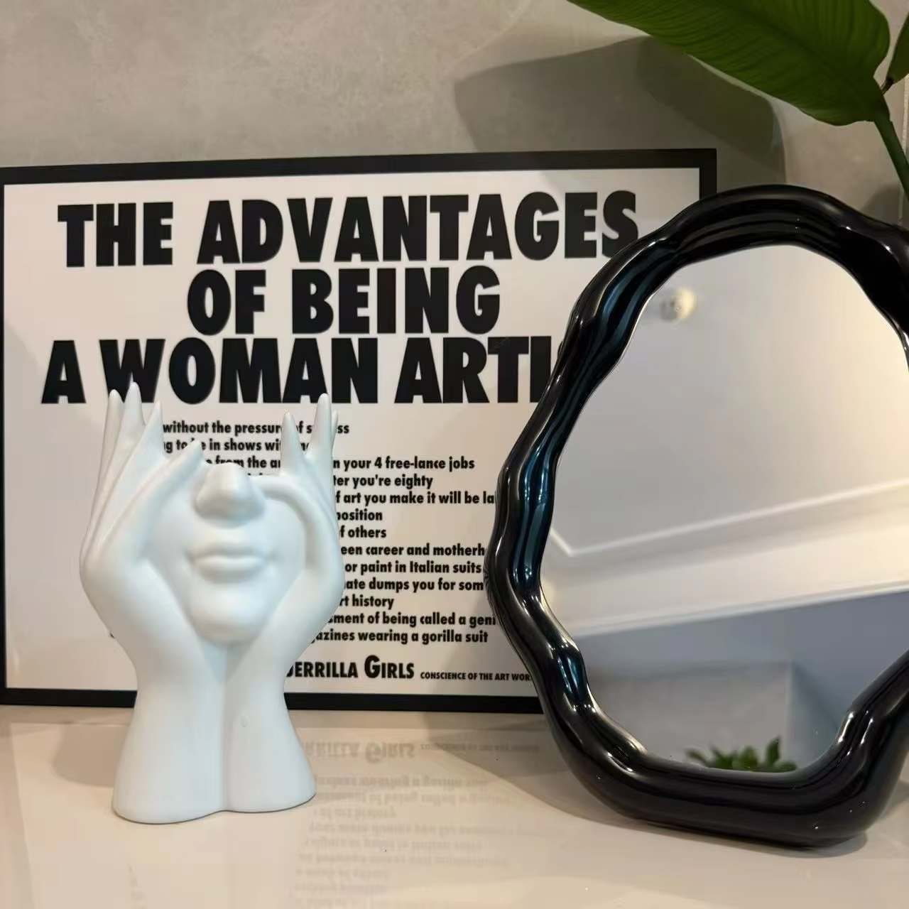 Face-Shaped Decorative Vase - Creative Modern Plastic Vase for Living Room Decor